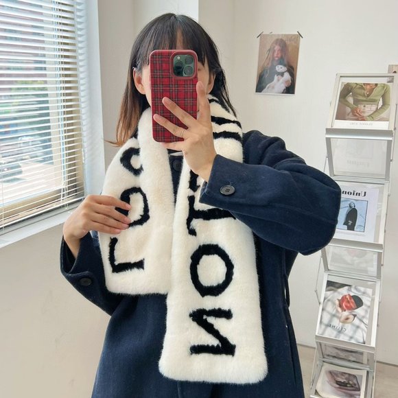 💎✨AUTHENTIC✨💎Louis Vuitton scarf - Picture 4 of 8